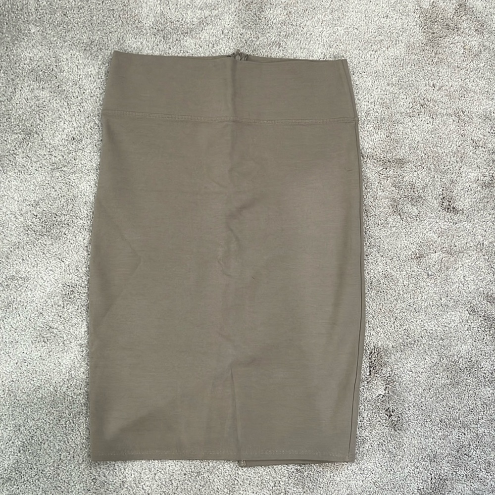 Never worn light olive green pencil skirt. Size M.